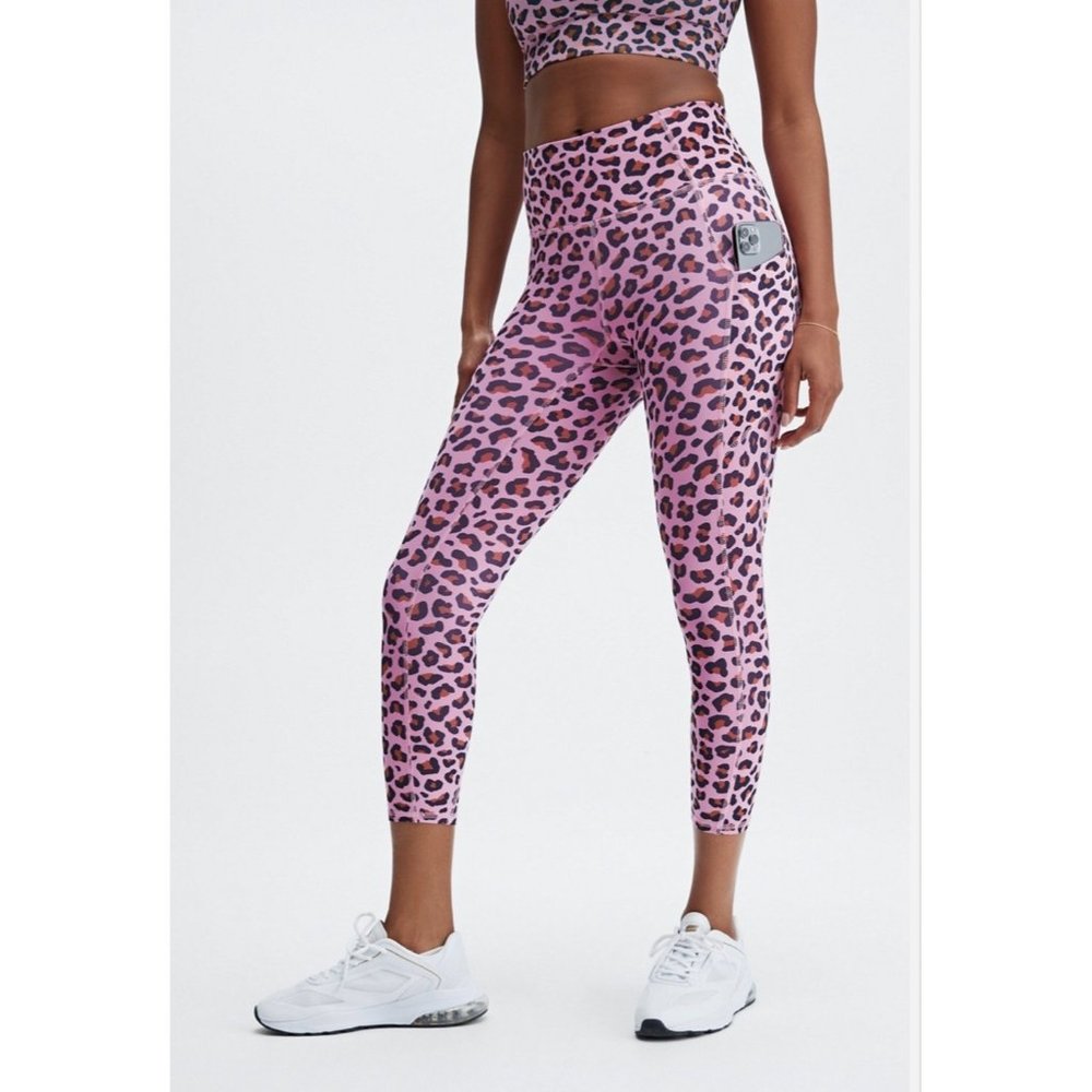 New Fabletics Womens Oasis High-Waisted Pocket Capri Light Rose Size XL (12/14)